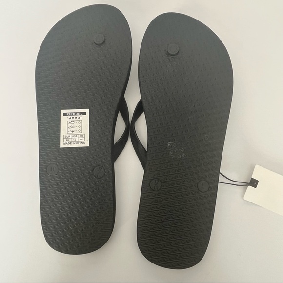 Rip Curl Men’s Flip Flops Size 12 Purple Leaf Print Beach Travel Swim Vacation - Picture 3 of 5